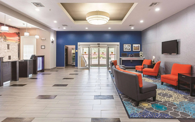 La Quinta Inn & Suites by Wyndham San Antonio Northwest