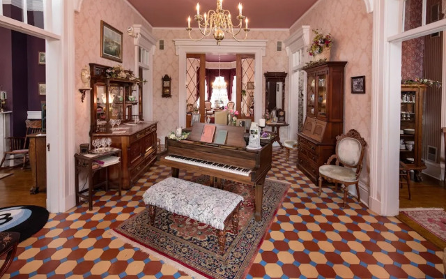 The Steamboat House Bed & Breakfast