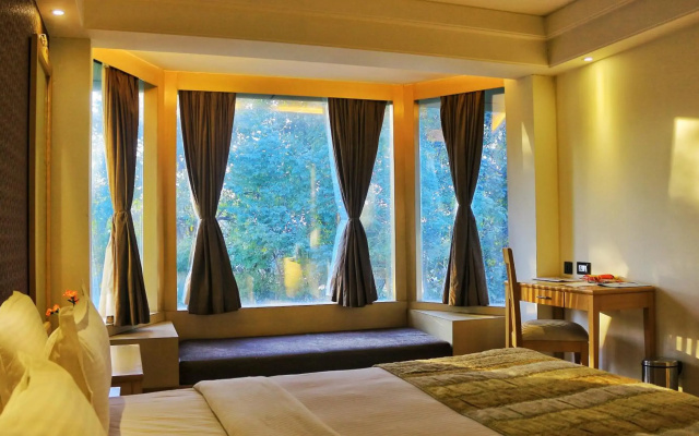Dee Marks Hotel & Resorts