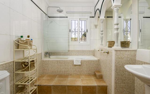 Villa 5 beds with private pool near Estepona - 5007