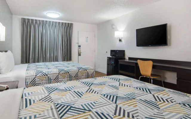 Motel 6 Addison, TX - Dallas