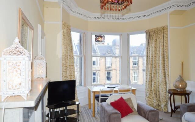 Spacious 4 Bedroom Apartment in Edinburgh