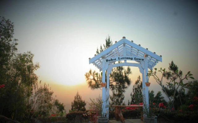 Bukit Lintang Sewu Glamping by ZUZU