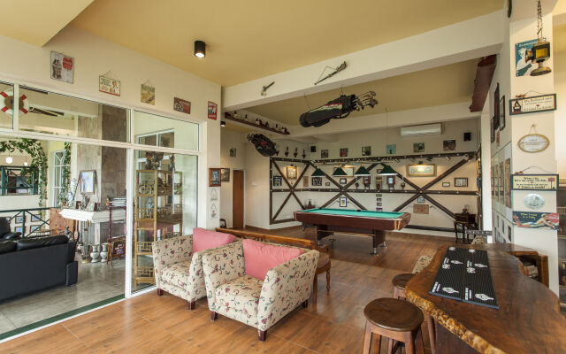 The Albatross, Kandy