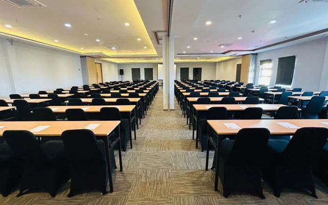 Front One Hotel Pasir Koja Bandung