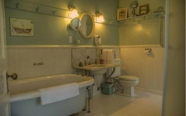 Oliver Inn Bed and Breakfast