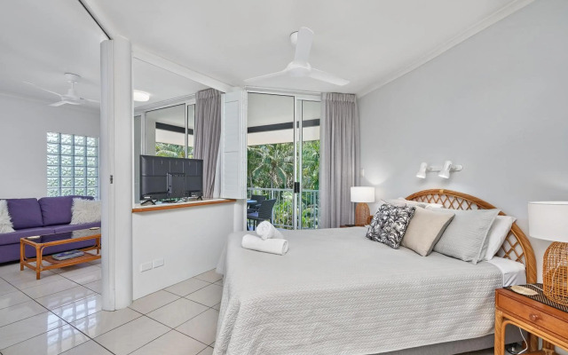 Golden Sands Beachfront Apartment Resort