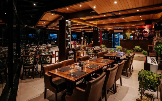 Chris Park Hotel