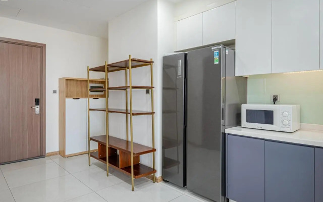 Long Apartment - Vinhomes Golden River