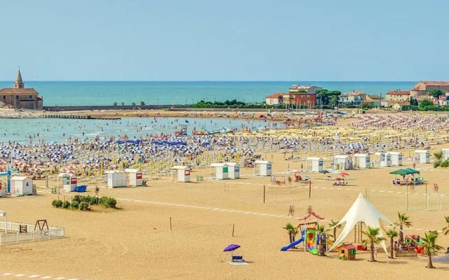 Cosy Apartment in Caorle With Balcony