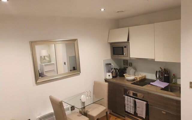 Stunning 1 Bed Apartment In Hayes