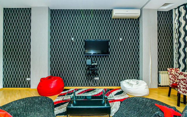 NIzami Street 4 Room DeLuxe. New Building!