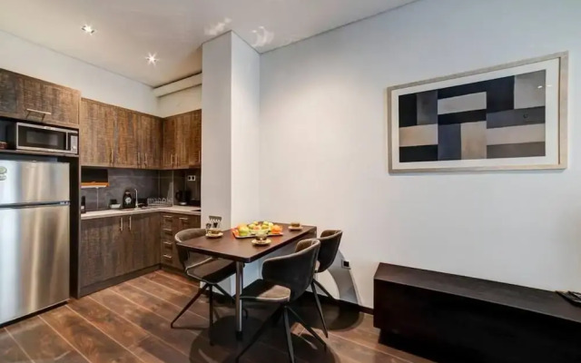 Classy and Stylish Apartment Next to Hilton