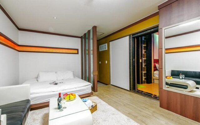 MK Hotel