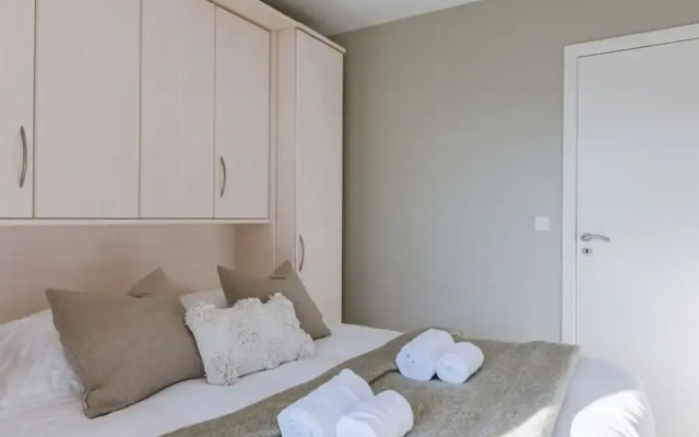 Bright Apartment With 2 Terraces Close to Beach