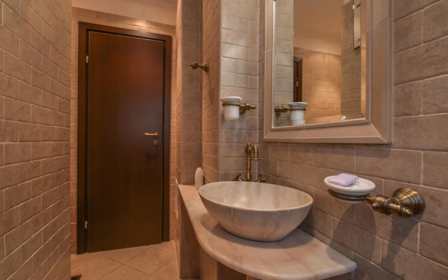 Aristocratic Sofia Studio Apartment Next to Cathedral