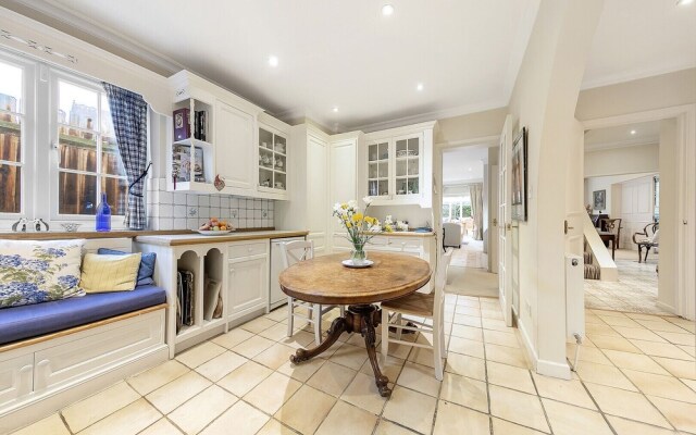 Hampstead Courtyard Escape
