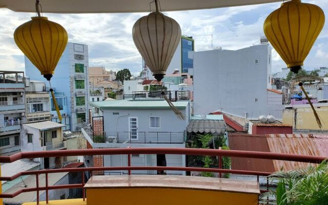 Grandma Lu - Banh Mi Coffee  Hostel