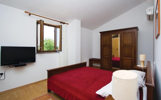 Beautiful Home in Belavici With Wifi and 2 Bedrooms