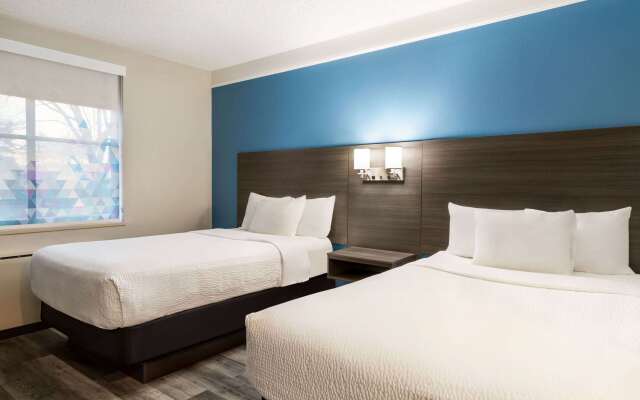 La Quinta Inn & Suites by Wyndham Madison American Center