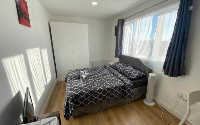 Comfortable Homely Studio Flat in Wembley