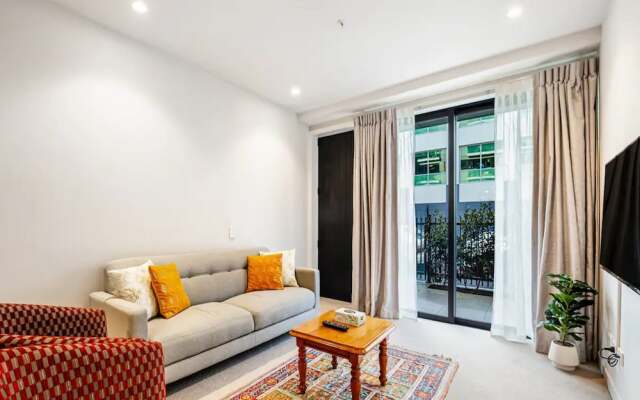 Spacious Mount Eden Apartment