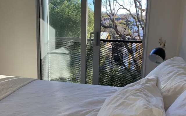 Modern 2 Bed Townhouse On CBD Fringe