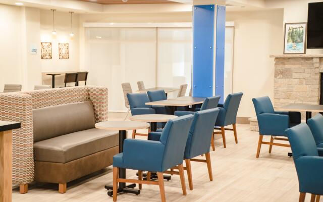Holiday Inn Express & Suites Winona by IHG