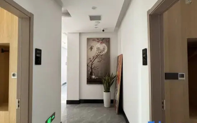Xiyayuan Hotel (Baishazhou Avenue Fenghuo Village Subway Station)