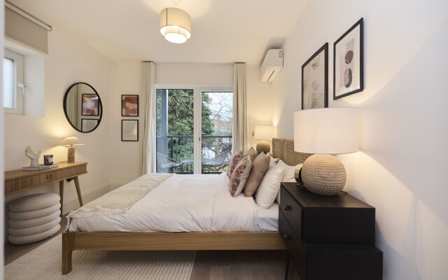 The Wembley Park Gem - Lovely 2bdr Flat With Balcony