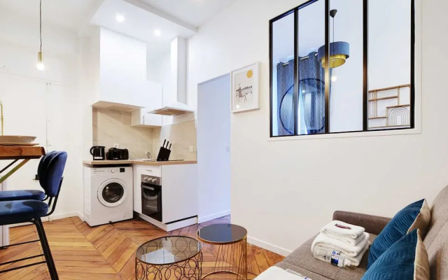Chic Apartment in Paris for Couple