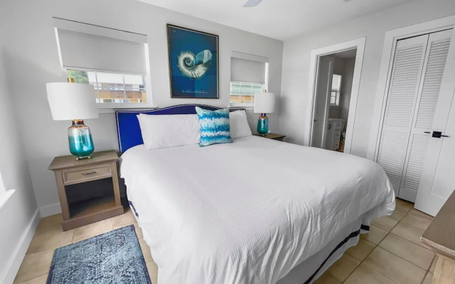 Sunseekers - 2 - 2 Br condo by RedAwning