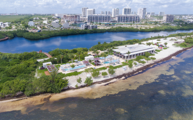 Renaissance Cancun Resort & Marina