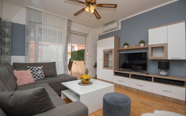 Stunning Apartment in Makarska With Wifi and 1 Bedrooms
