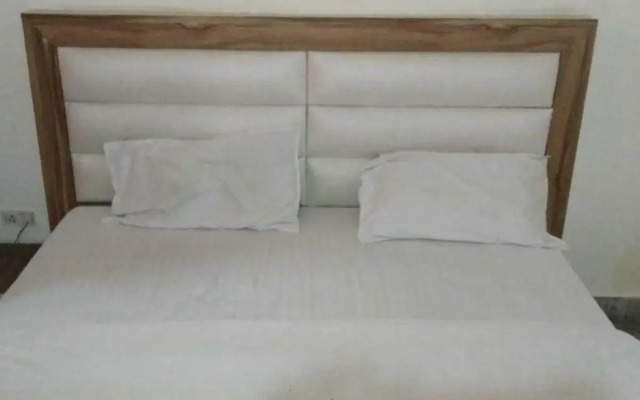 Pop 701319 Hotel Ml Palace