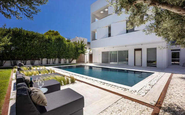 Infinity White Complex