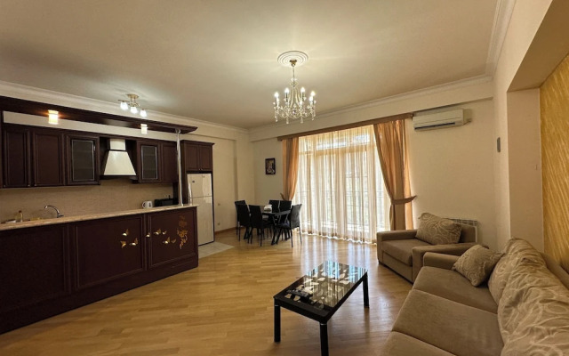 Apartment by Luxe Group DI888