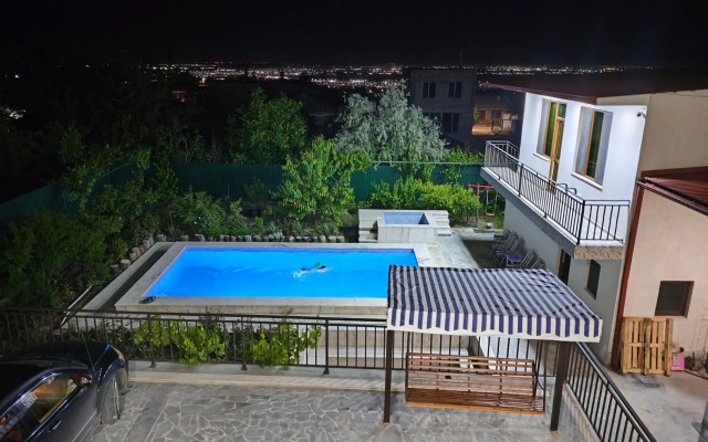 Artur's Poolside EXciting Rest house of 5 rooms