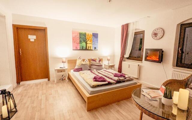 Flussblickwohnung mit Terrasse, Pool, Garten&Sauna - Zi2
