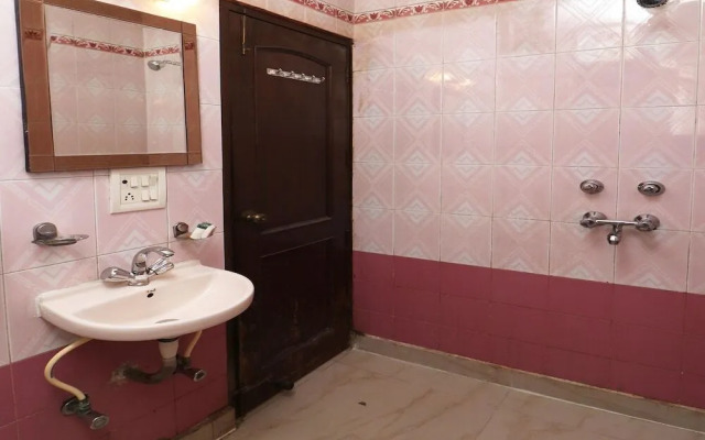 OYO 10583 Hotel Amigo