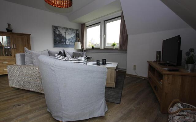 Apartment, Tating in Tating