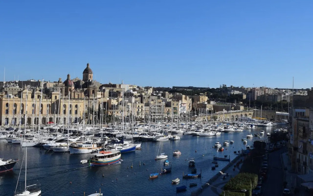 Senglea Seafront Apartment