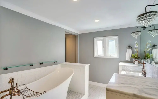 Mid Century Modern Gem w/ Pool in North Tustin