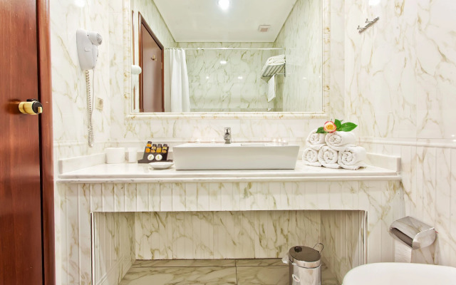 Kouros Hotel