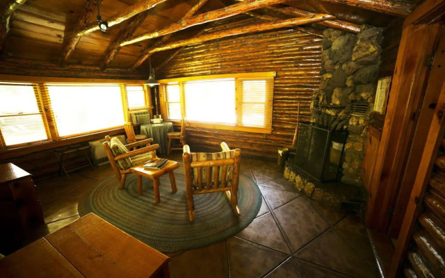 Orchard Canyon on Oak Creek