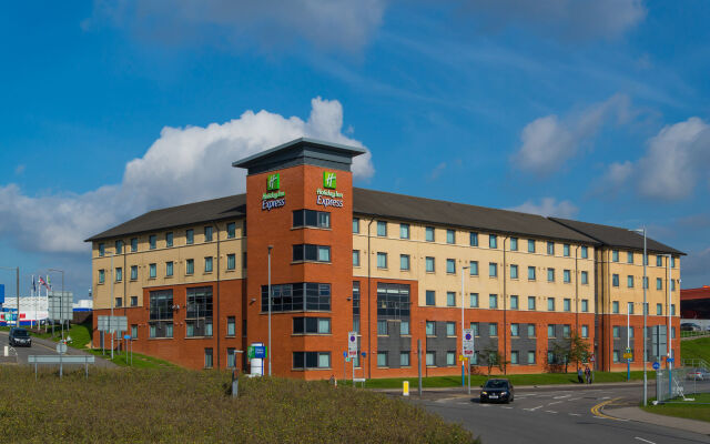 Holiday Inn Express London Luton Airport, an IHG Hotel