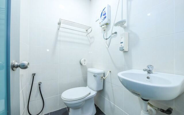 Hotel 22 Northport by OYO Rooms