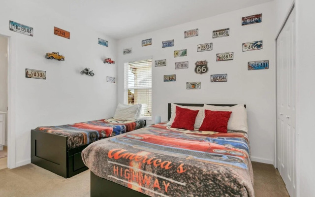 6BR Luxury Home w Private Pool BBQ