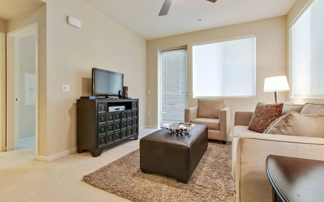 Wilshire La Brea Apartments