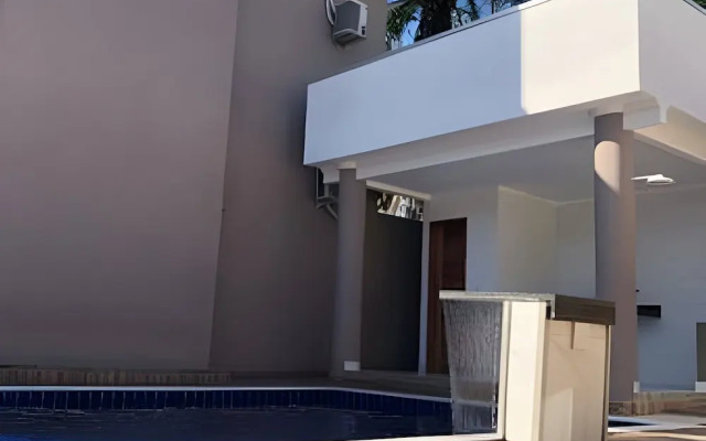 Condomínio com Piscina á 500m da Praia